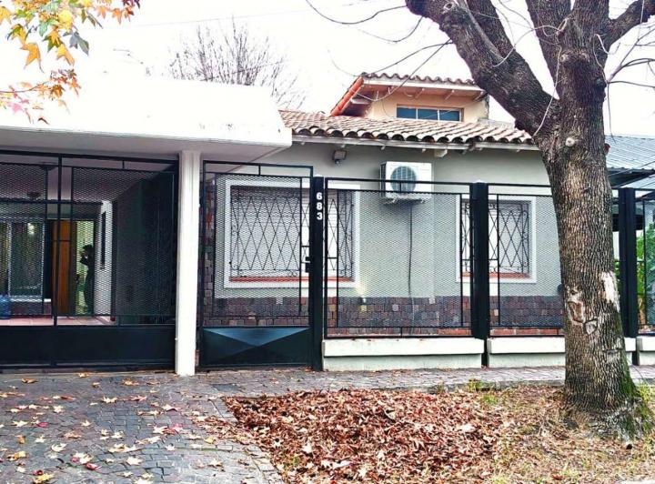 Casa · 98m² · 5 Ambientes · 1 Cochera