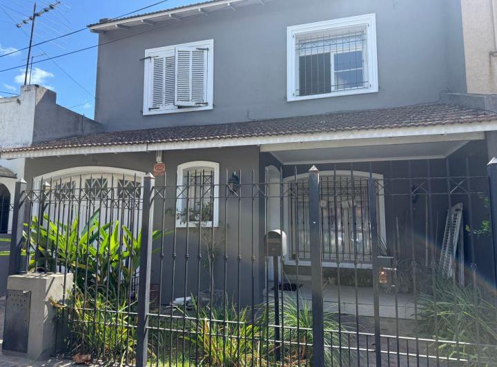 Casa · 250m² · 6 Ambientes · 1 Cochera