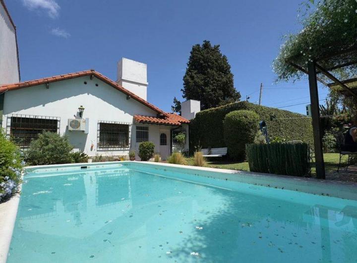 Casa · 79m² · 4 Ambientes · 2 Cocheras