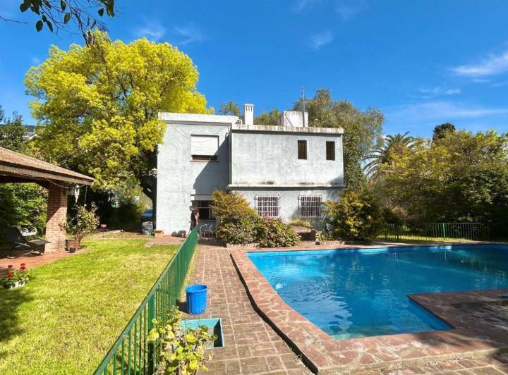 Casa · 295m² · 5 Ambientes · 2 Cocheras