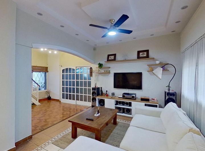 Casa · 100m² · 5 Ambientes · 1 Cochera