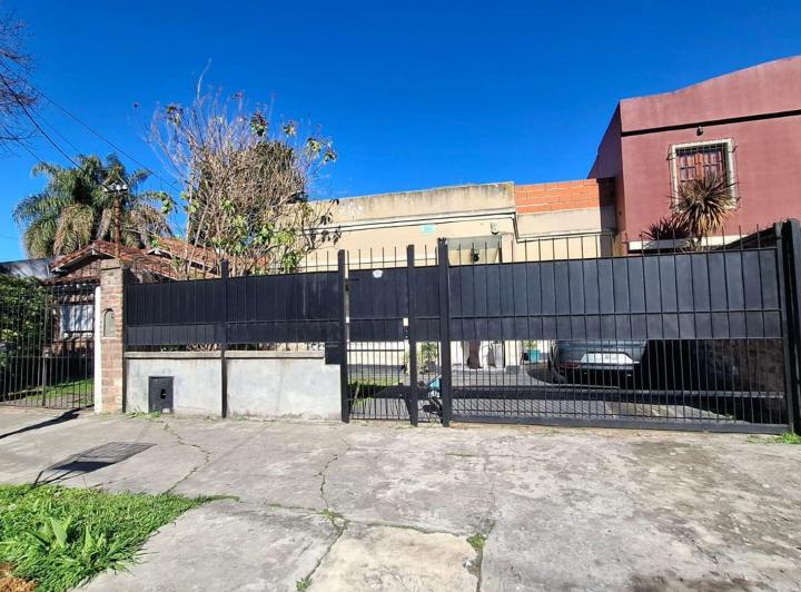 Casa · 245m² · 4 Ambientes · 1 Cochera