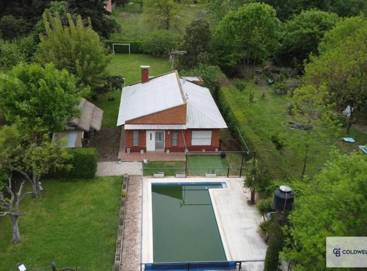 Casa · 240m² · 5 Ambientes · 4 Cocheras