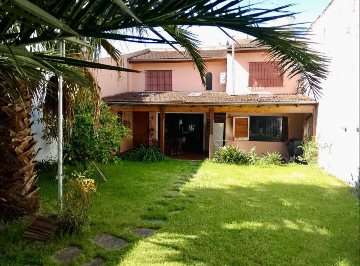 Casa · 95m² · 4 Ambientes · 2 Cocheras