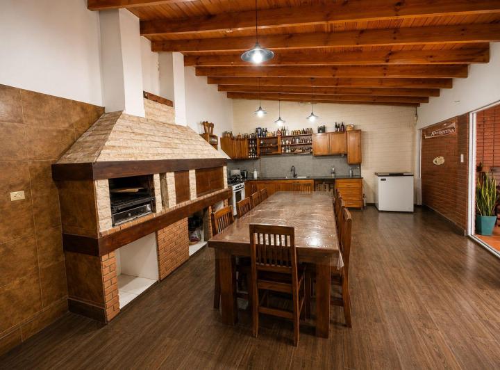 Casa · 230m² · 4 Ambientes · 1 Cochera