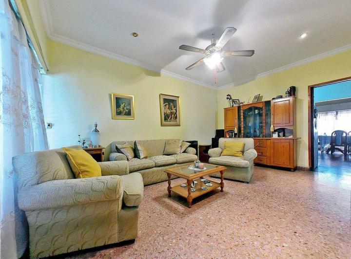 Casa · 144m² · 4 Ambientes · 2 Cocheras