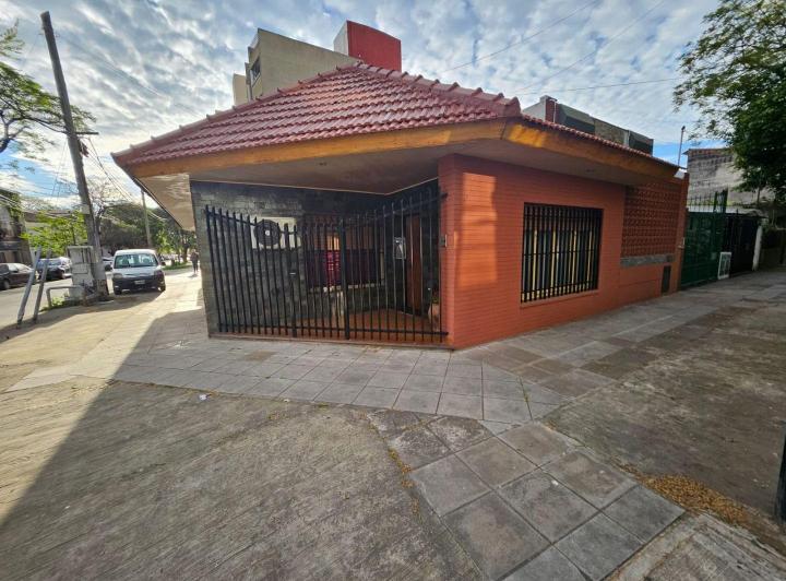 Casa · 193m² · 6 Ambientes · 2 Cocheras