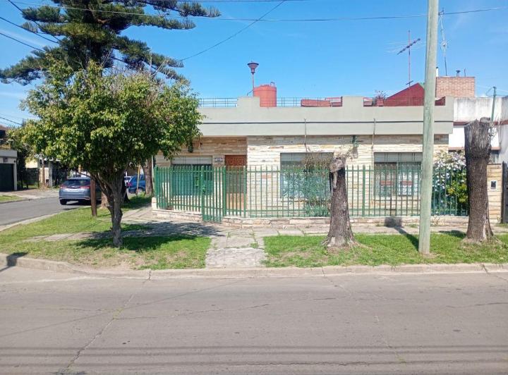 Casa · 85m² · 5 Ambientes · 2 Cocheras
