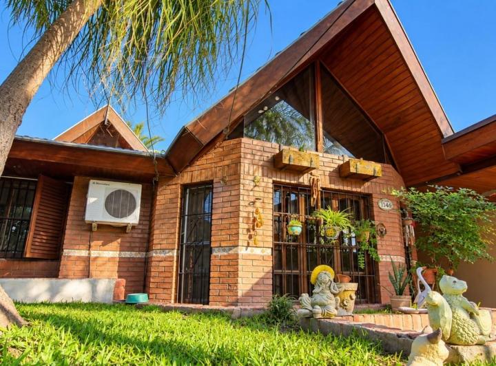 Casa · 225m² · 5 Ambientes · 2 Cocheras