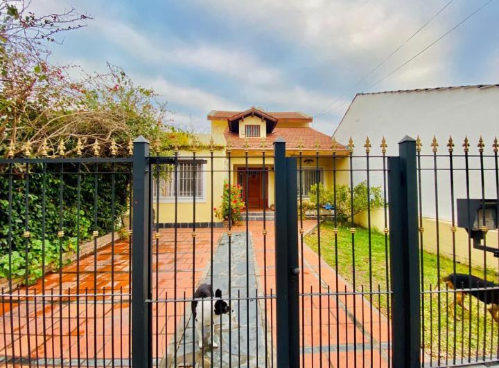 Casa · 156m² · 4 Ambientes · 1 Cochera