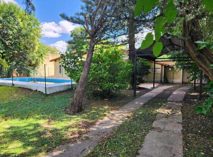 Casa · 104m² · 4 Ambientes · 4 Cocheras