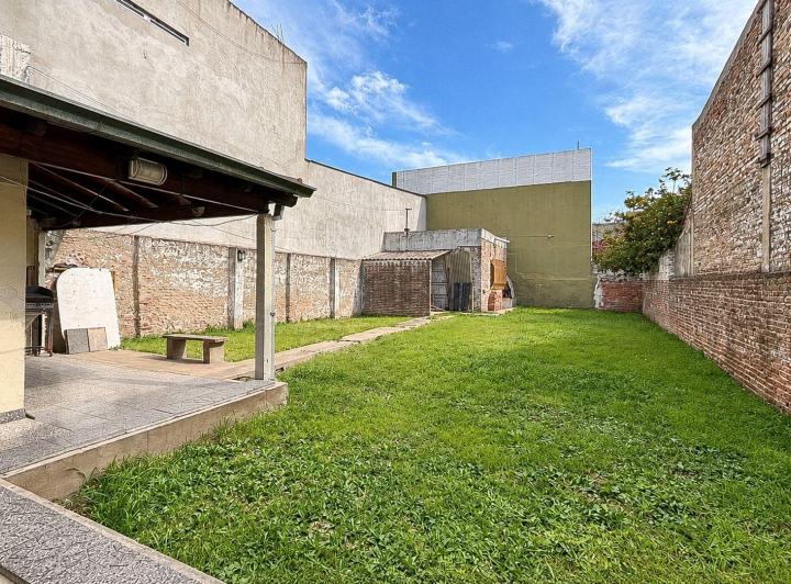 Casa · 165m² · 5 Ambientes · 4 Cocheras