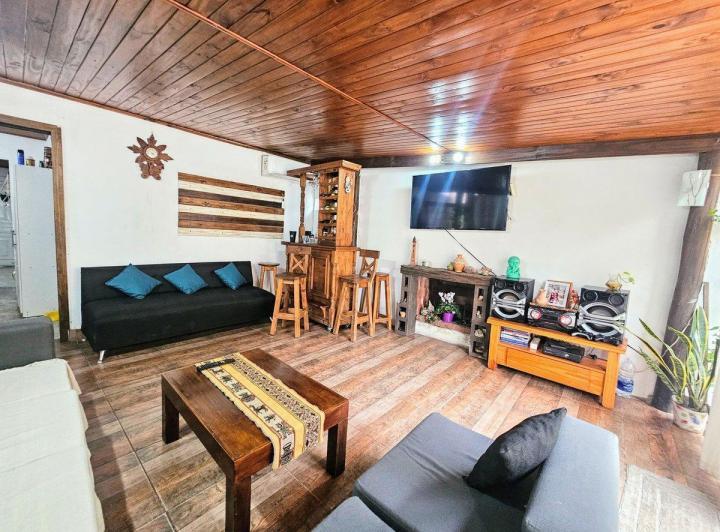 Casa · 180m² · 7 Ambientes · 4 Cocheras