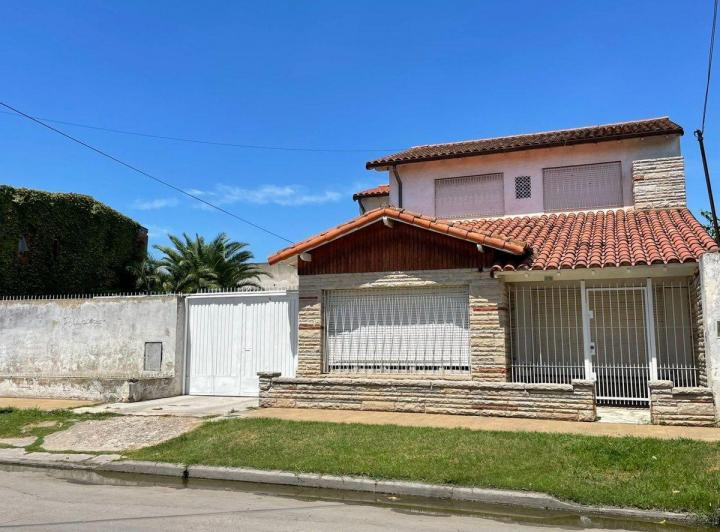 Casa · 300m² · 4 Ambientes · 1 Cochera