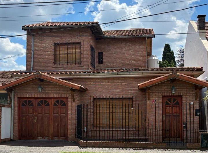Casa · 124m² · 5 Ambientes · 1 Cochera