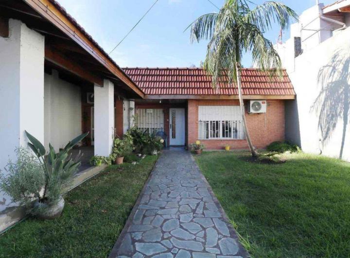 Casa · 100m² · 3 Ambientes · 2 Cocheras