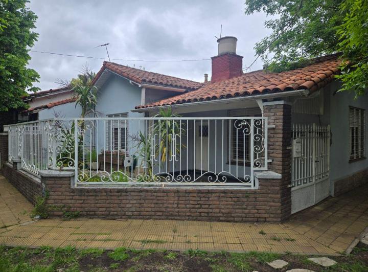 Casa · 130m² · 4 Ambientes · 1 Cochera