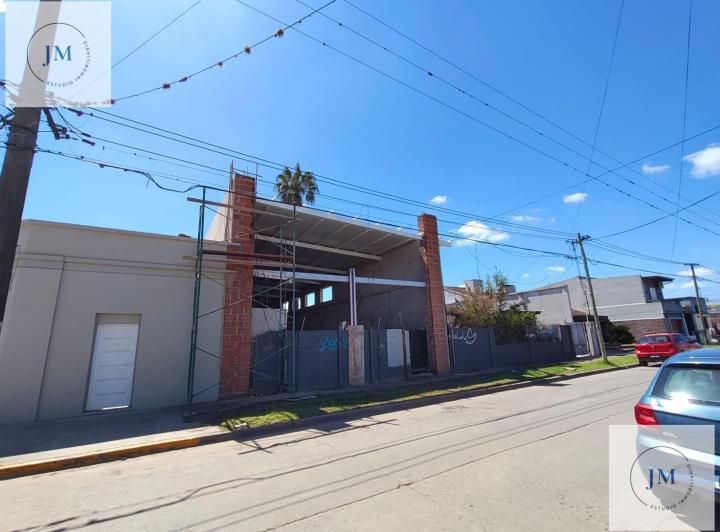 Local comercial · 225m² · 9 Cocheras
