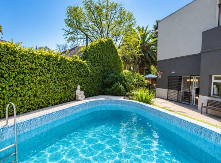 Casa · 220m² · 4 Ambientes · 3 Cocheras