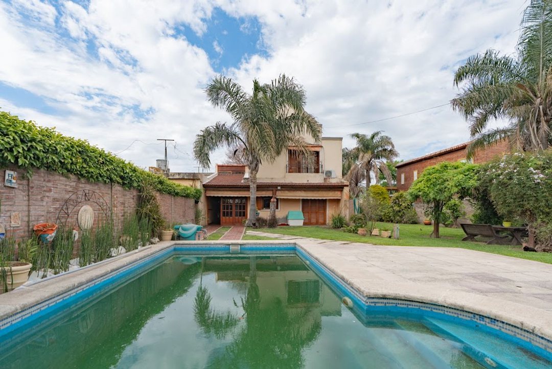 VENTA DE CASA 4 DORMITORIOS CAPITAN BERMUDEZ