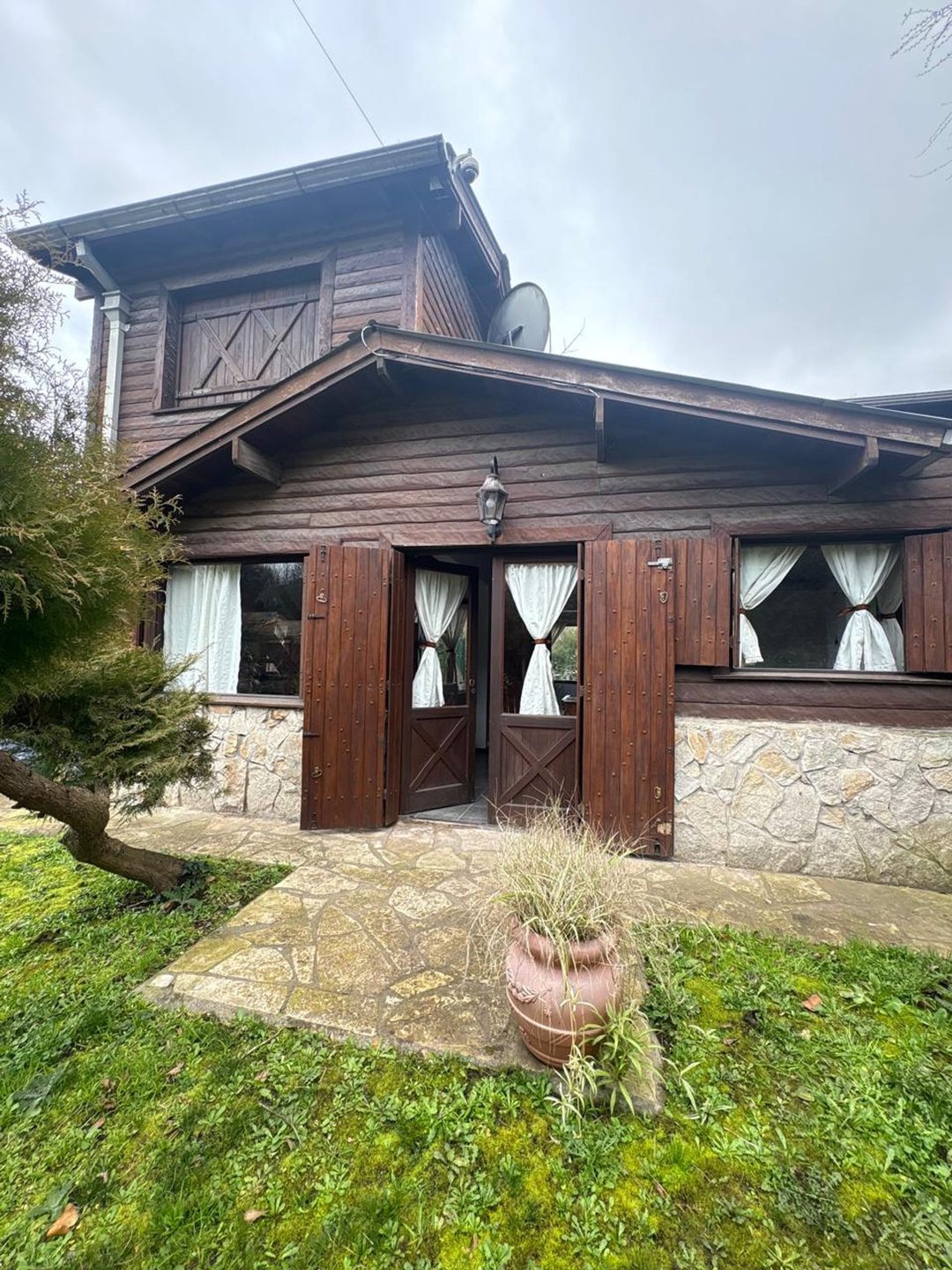 VENTA CASA 5 AMBIENTES SIERRA DE LOS PADRES PILETA