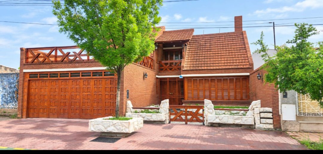 AMPLIA CASA EN ALQUILER, IDEAL COMERCIO U OFICINAS