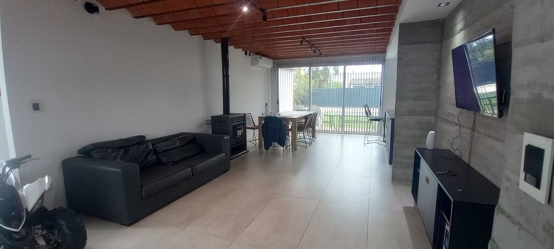 Casa 2 Dormitorios en Venta, La Plata, Apta banco