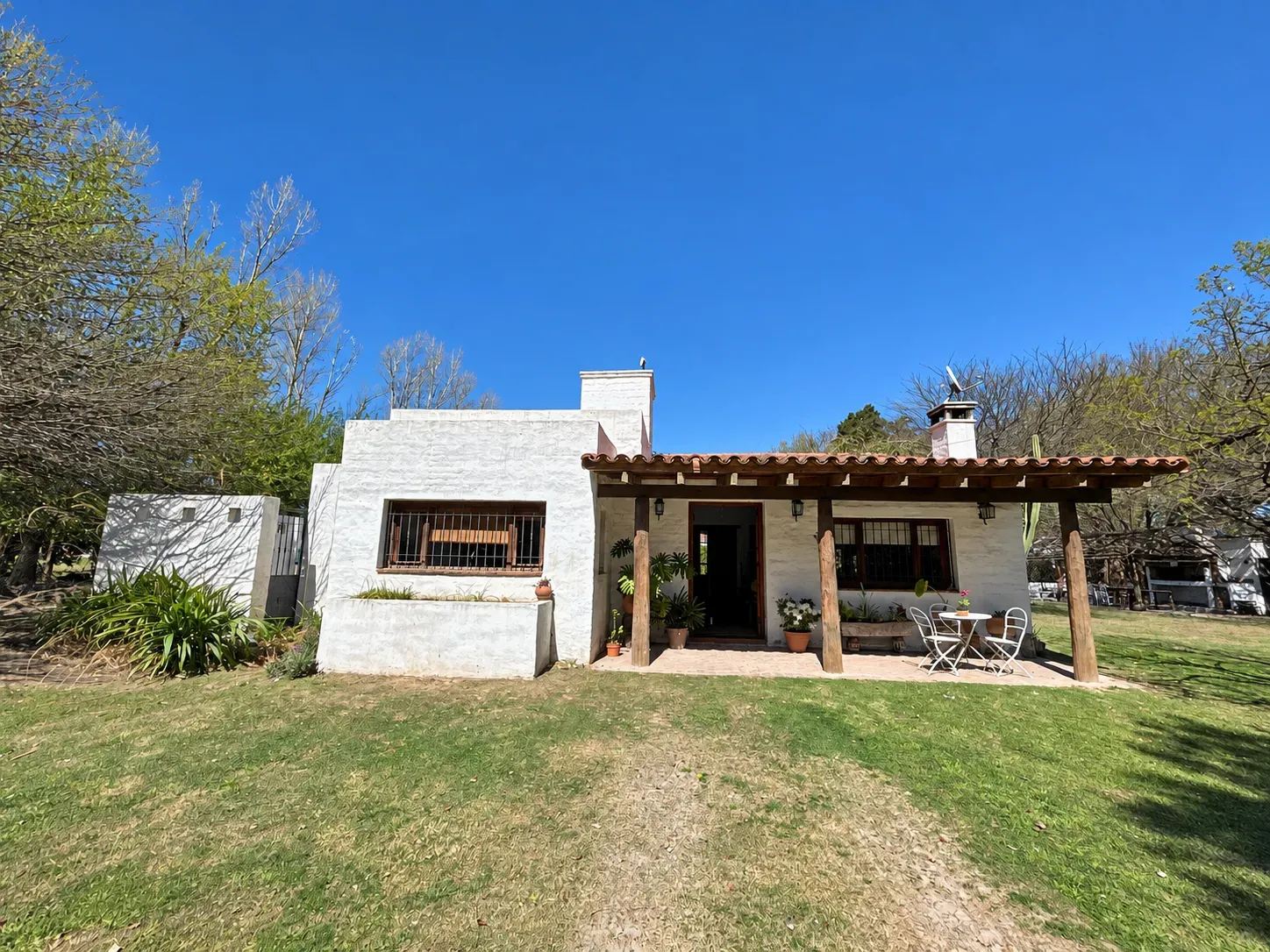 CASA EN VENTA - VILLA EUCARISTICA - ZONA DE BARRIOS CERRADOS -