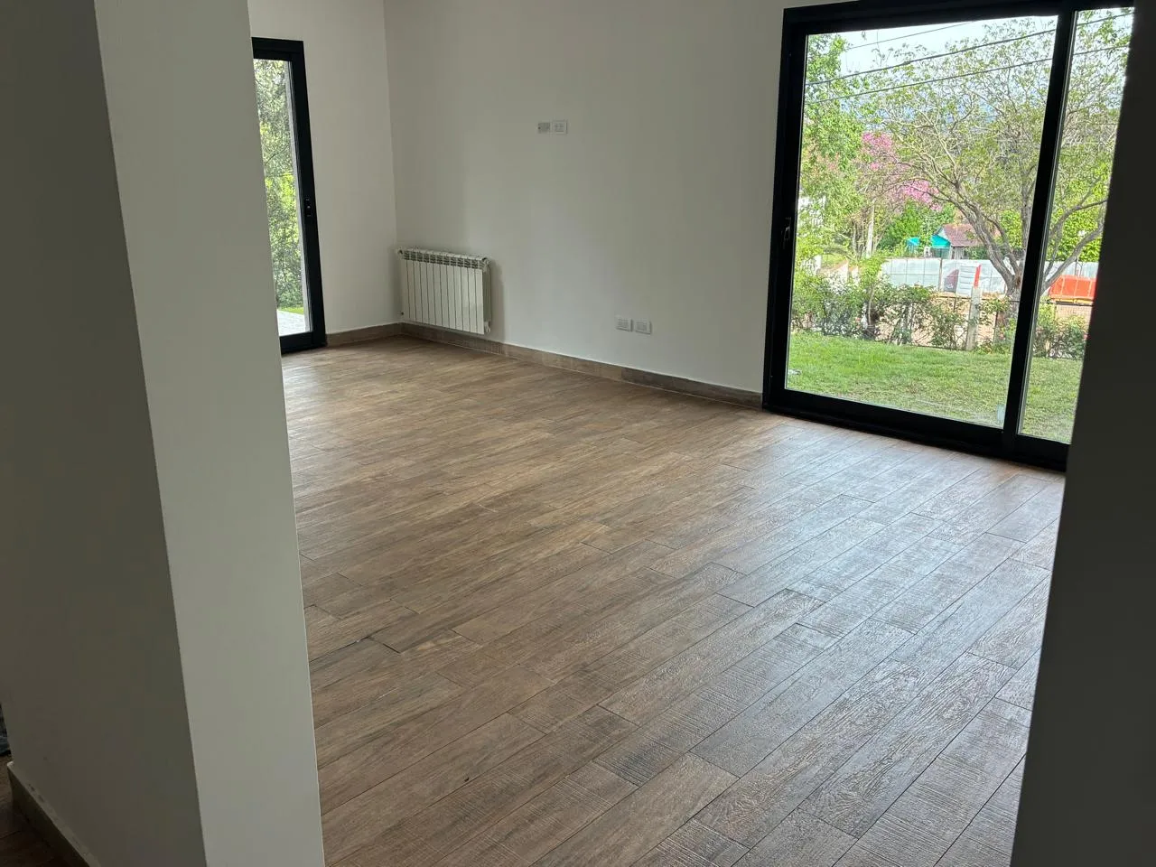 DUPLEX CARLOS PAZ A ESTRENAR 3 DORM 3 BAÑOS EXC ESTADO CON GAS NATURAL