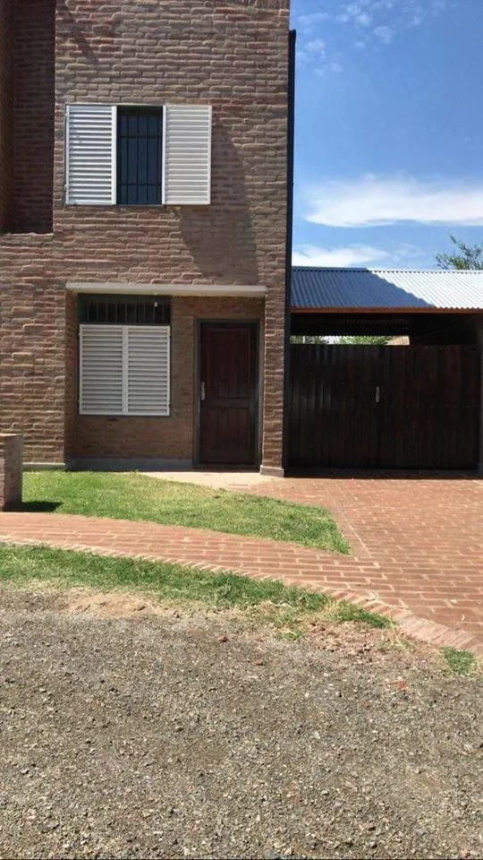 Alquilo Duplex 2 Dor. con cochera. Complejo cerrado. **Bº Kennedy**