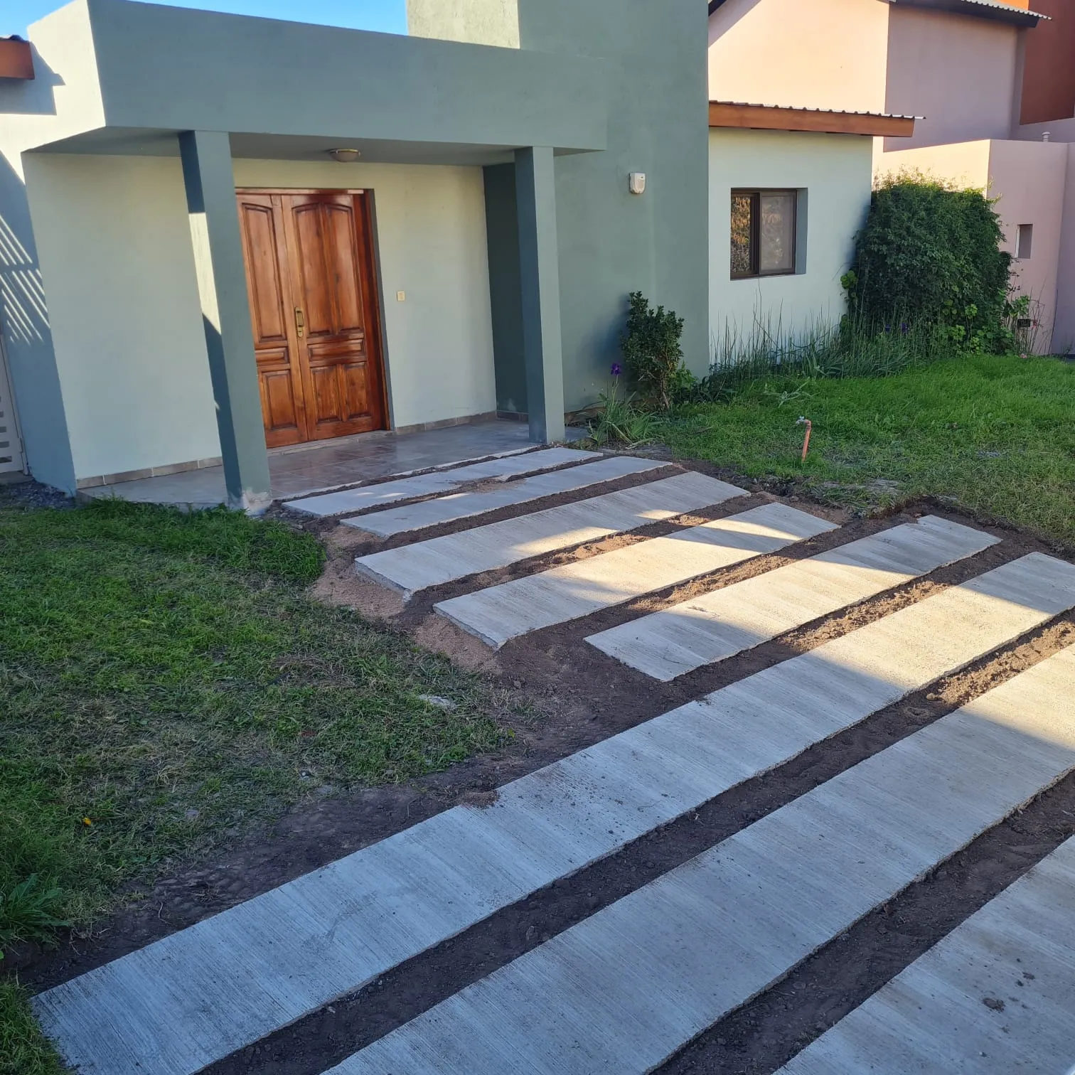 VALLE ESCONDIDO  B° Los Aromas  Dueña alquila hermosa casa, amplia. Sin comisión inmobiliaria