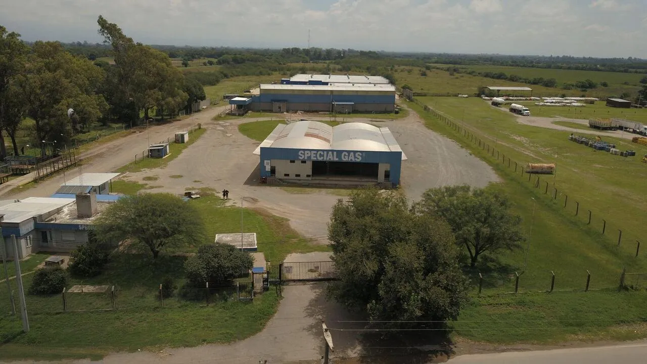Alquiler Galpon industrial 1.100 m2 cubiertos elevado, con seguridad, vestuarios...