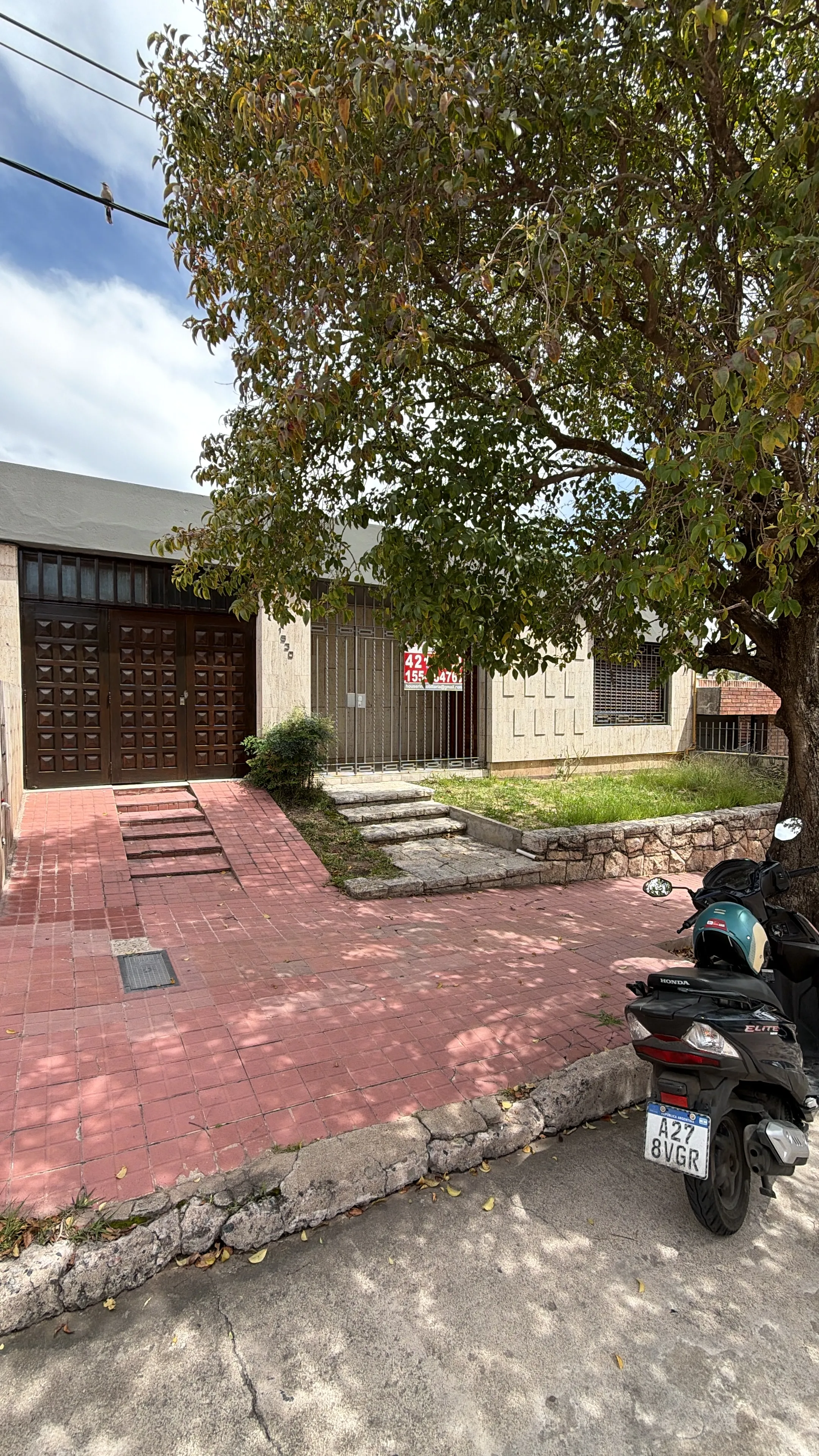 B MAIPU 2 SECCION CASA MUY AMPLIA 3 DOR, VESTIDOR, GARAGE, PARRILLA $ 1.500.000 CON LOS IMP. INCLUIDOS !!!