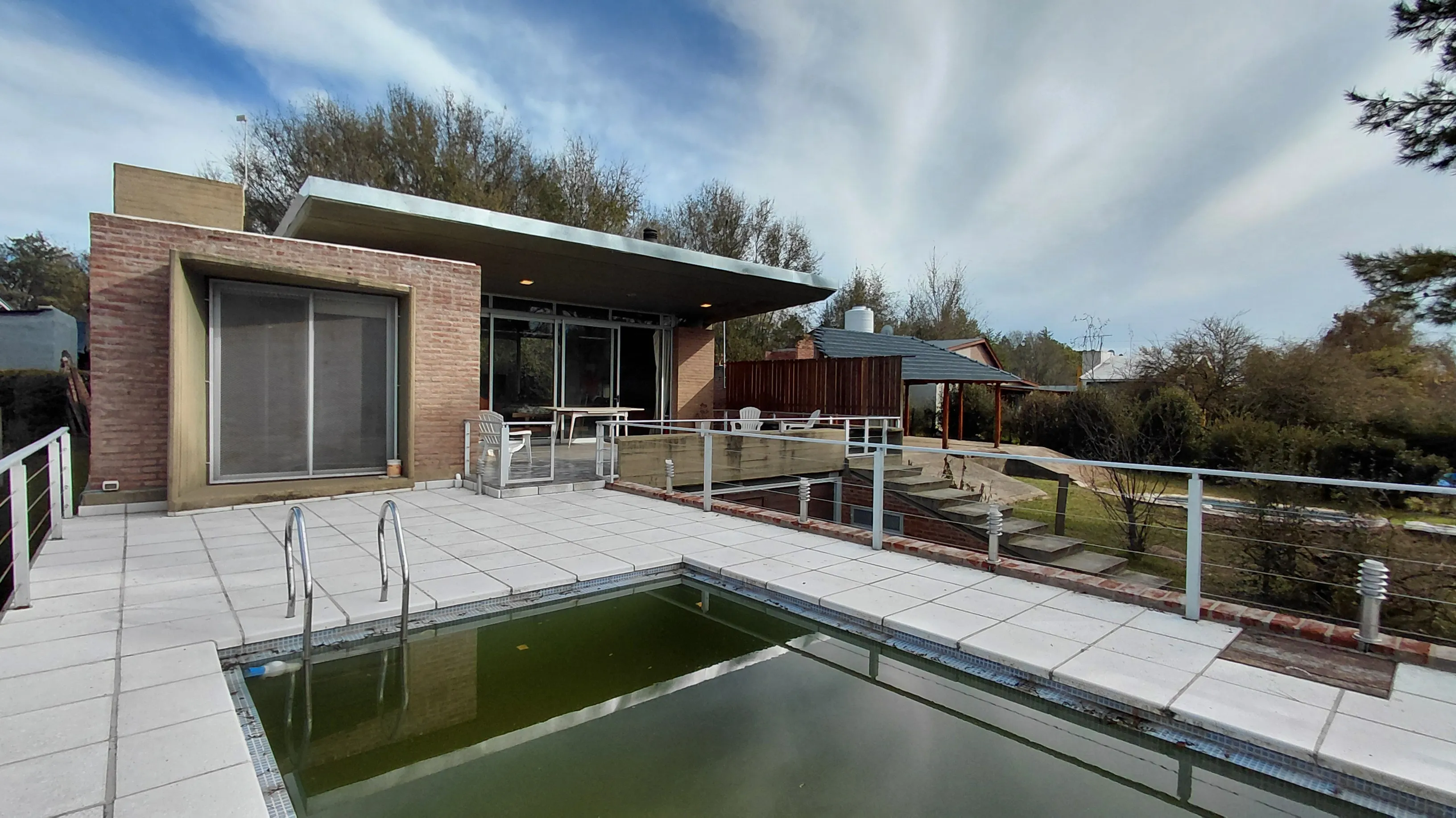 POTRERO DE GARAY - ZONA DE LAGO - ESPECTACULAR INMUEBLE