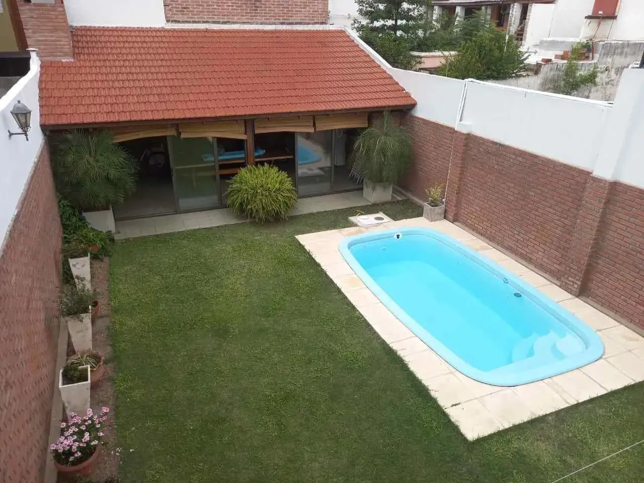 B° Juniors - Casa de 4 Dorm. con Pileta y Quincho / Excelente Ubicación