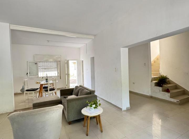 Casa · 200m² · 5 Ambientes · 1 Cochera