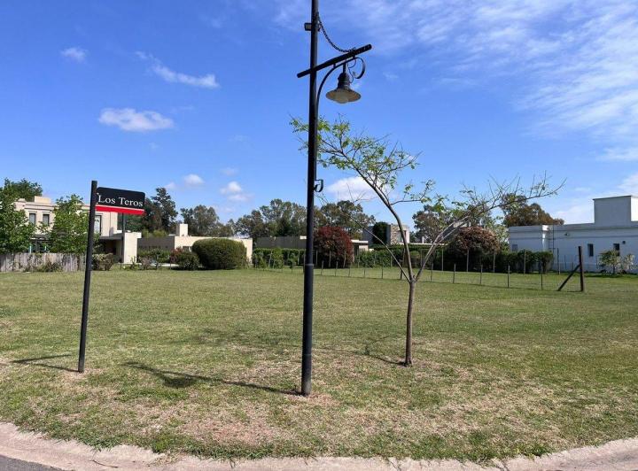 Terreno · 786m²