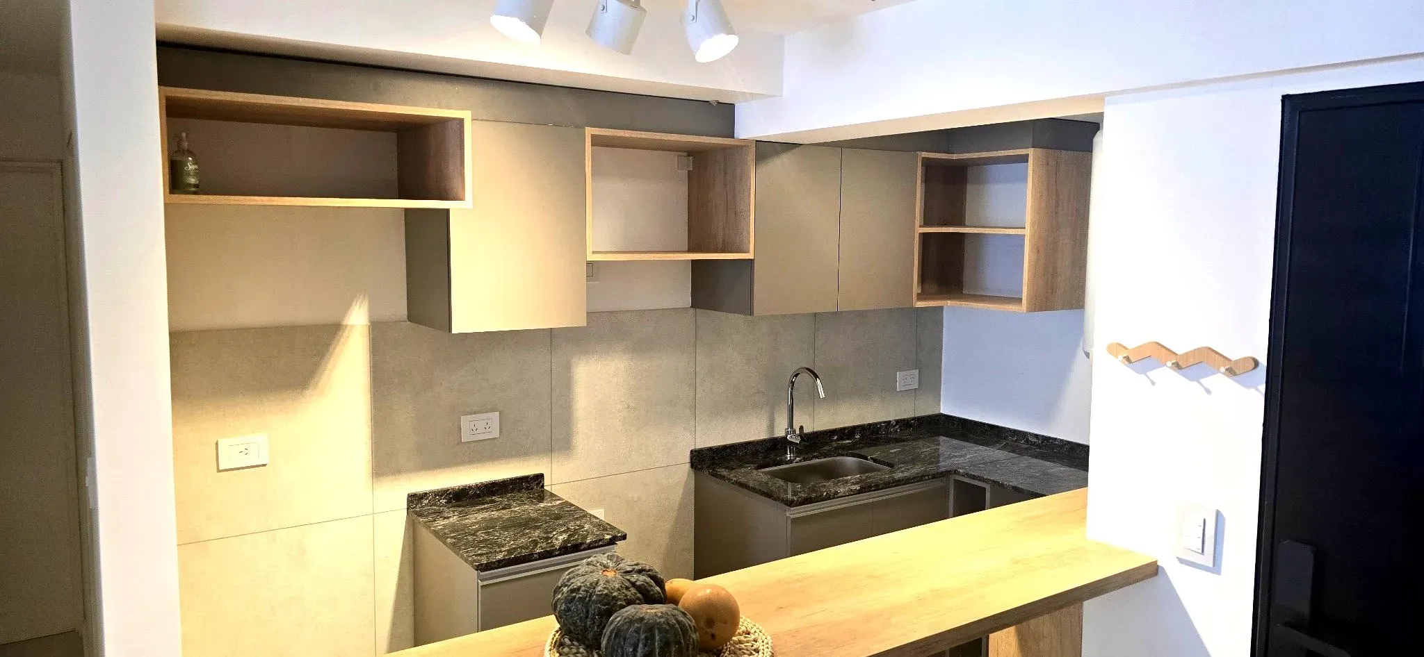 BELLO DTO 1 DOR BALCON A ESTRENAR CATEGORIA LUMINOSO CASEROS 800 DESOCUPADO