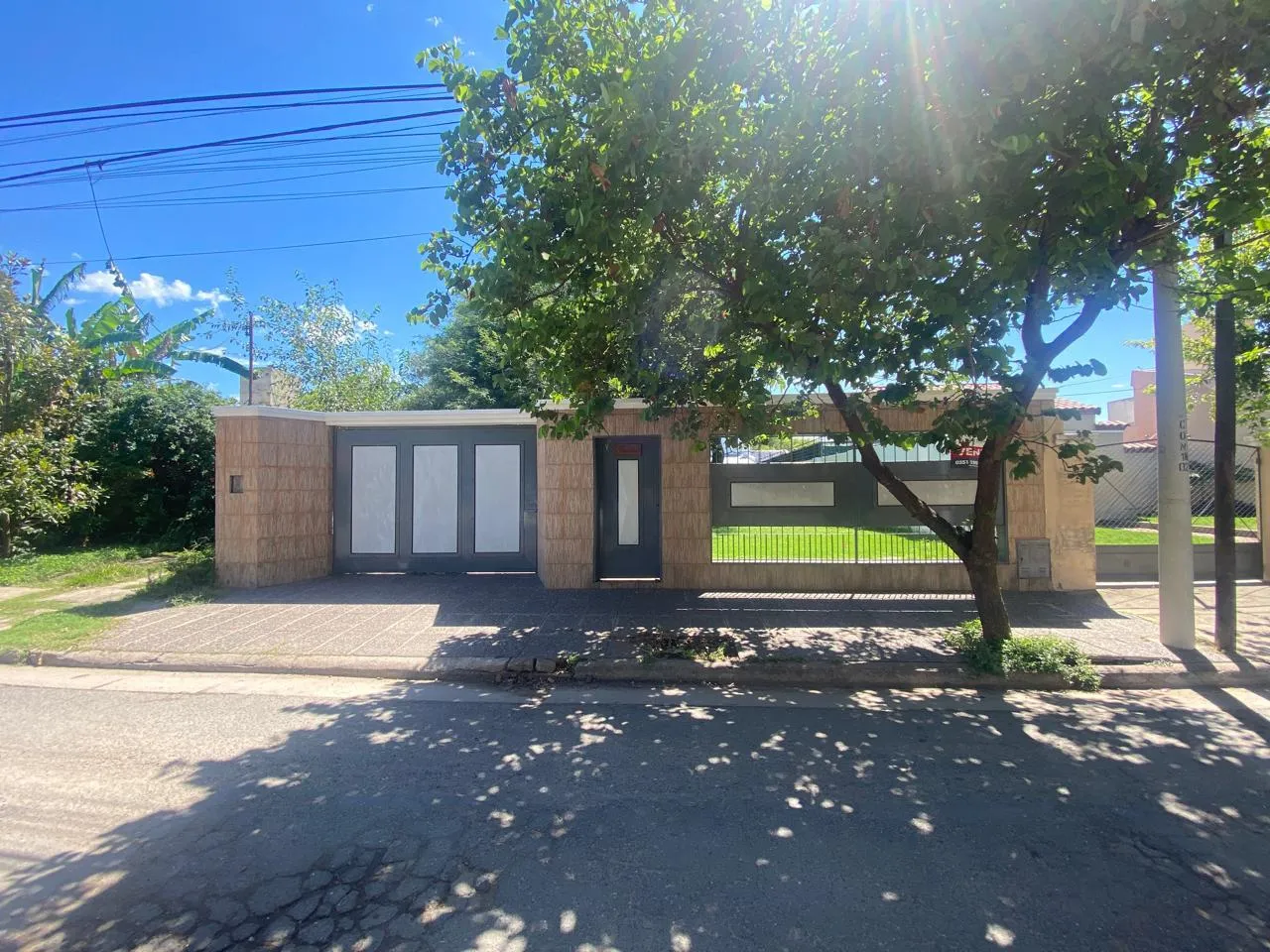 CASA EN BARRIO PINARES DE CLARET- APTA CREDITO-