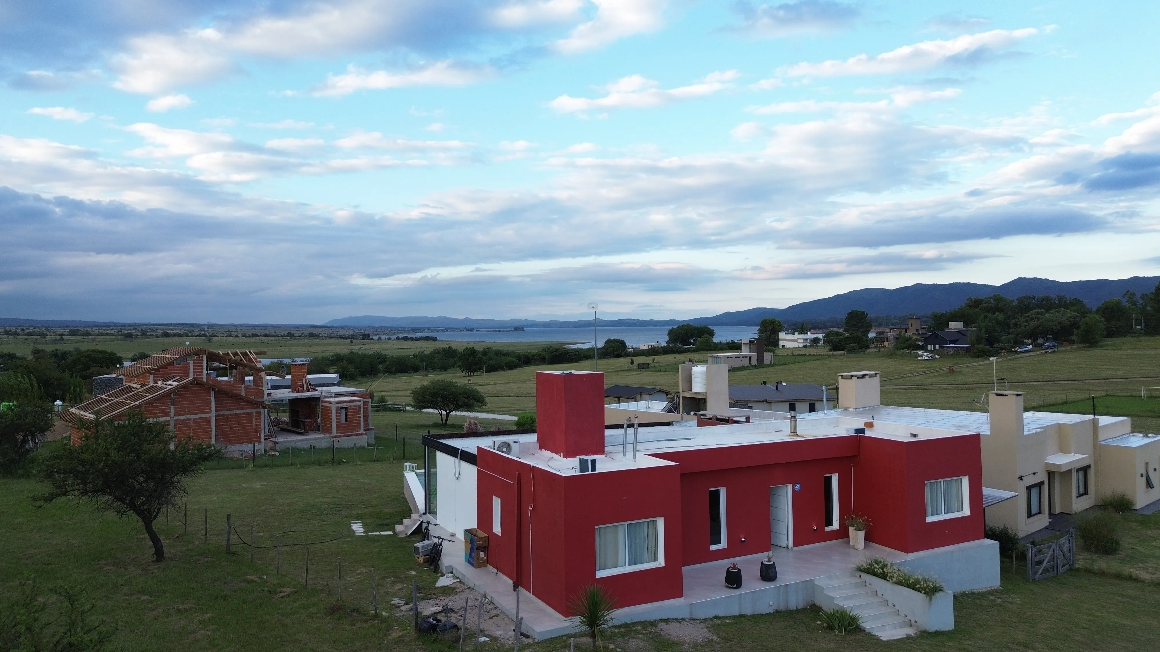 CASA en PUNTO CLARO barrio privado