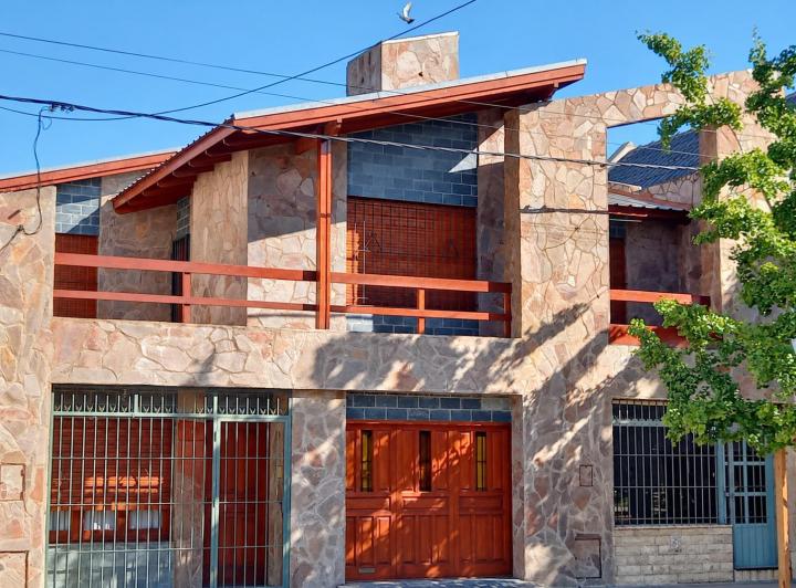 Casa · 193m² · 6 Ambientes · 1 Cochera