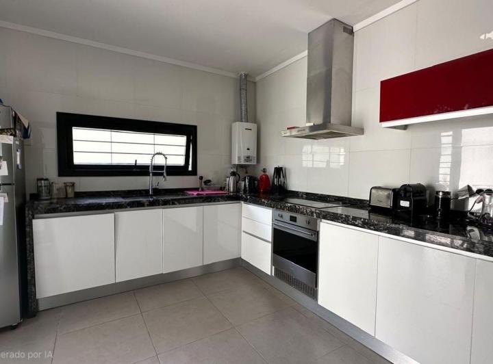 Casa · 121m² · 5 Ambientes · 1 Cochera