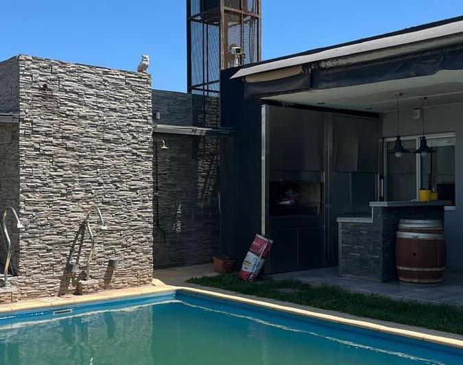 Casa · 140m² · 5 Ambientes