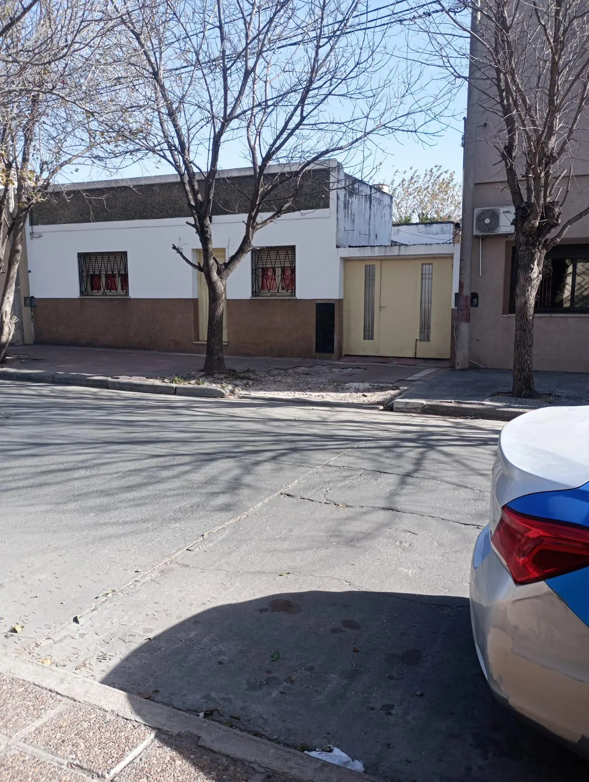 CASA  DEPARTAMENTO EN TALLERES ESTE. OPORTUNIDAD. u$s 72.000