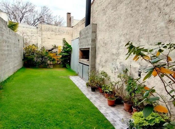 Casa · 104m² · 5 Ambientes · 1 Cochera