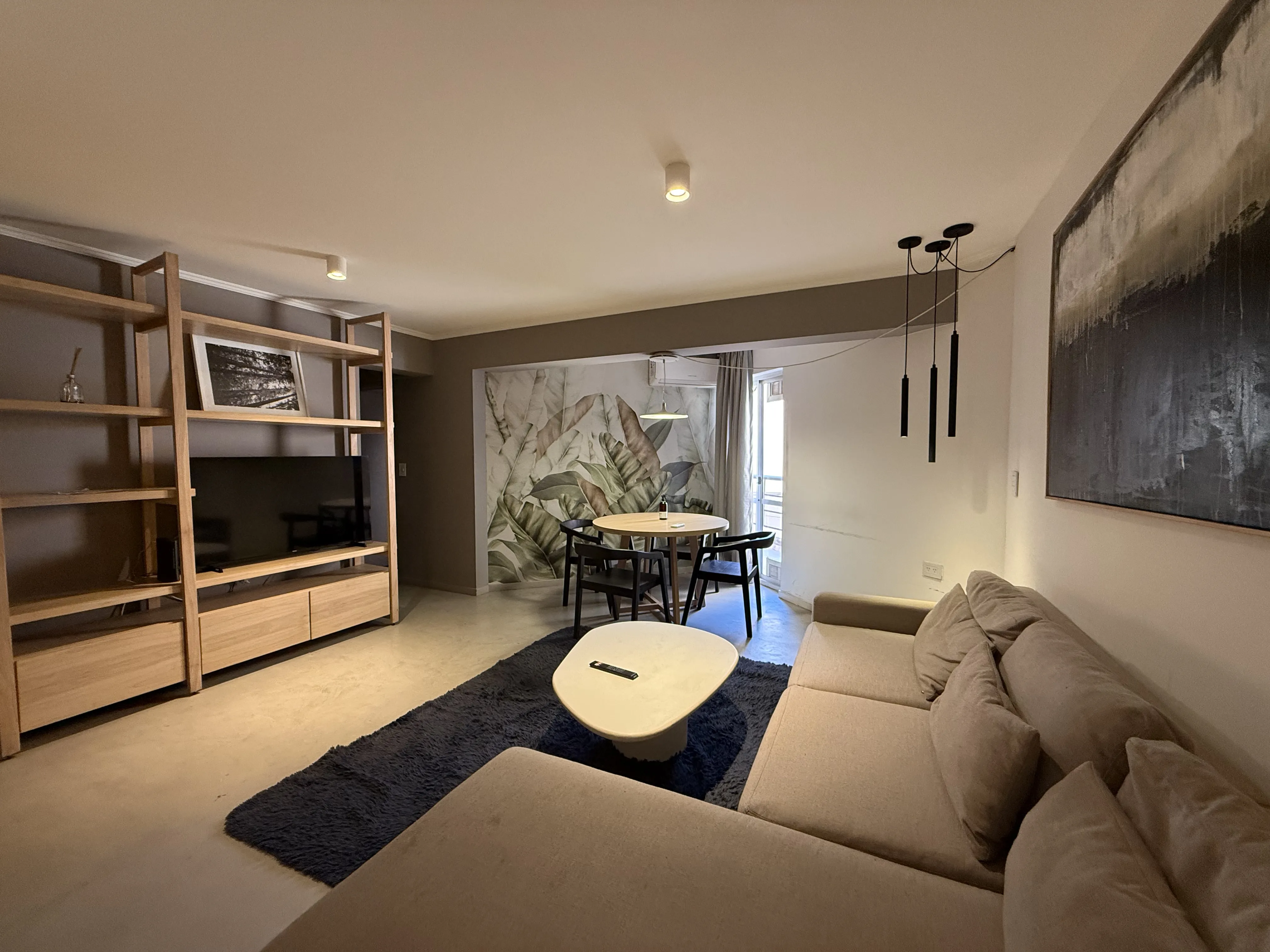 A metros de Plaza España: hermoso depto amoblado de un dormitorio.