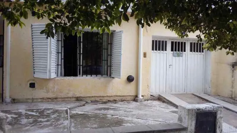 Bº Centro América, Lola Membrives, casa 3 dorm, 250 mts. terreno.