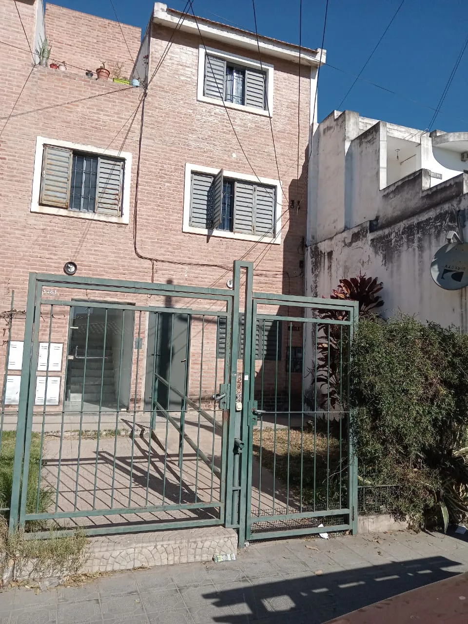 Alberdi- Sta Ana 1781, Esq. Sol de Mayo, Coc/Sep, Ptio, Sin Expensas, Amplio