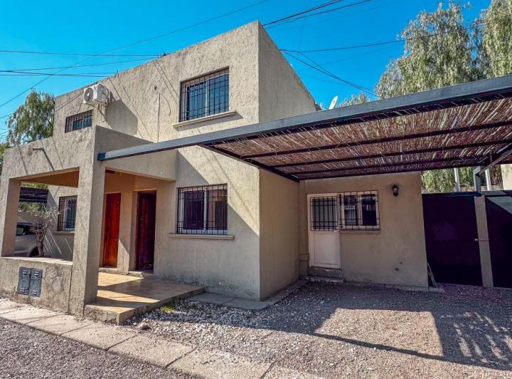 Casa · 90m² · 3 Ambientes · 1 Cochera