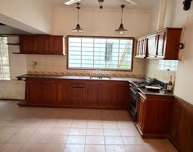 Casa · 150m² · 6 Ambientes · 2 Cocheras